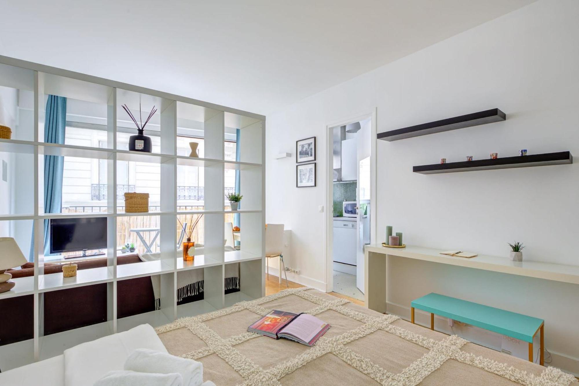 St Germain & Le Bon Marche With Balcony - Cityapartmentstay * Parijs