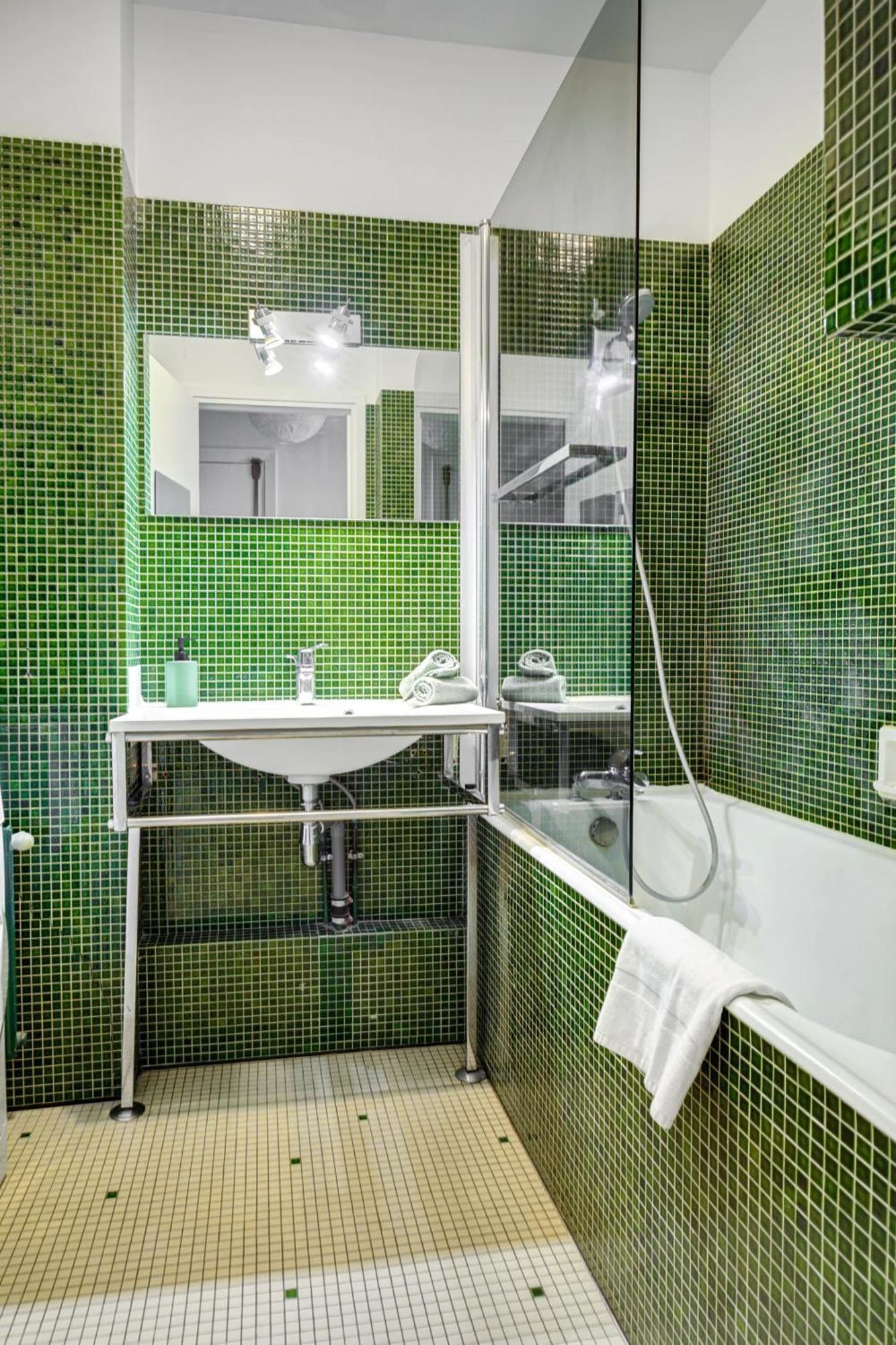 St Germain & Le Bon Marche With Balcony - Cityapartmentstay Appartement Parijs